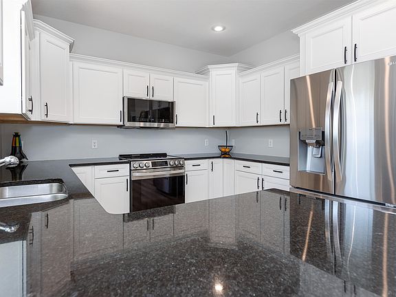 5th image of 2804 Hollyberry Dr