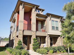 717 Via Lago, Webster, TX 77598