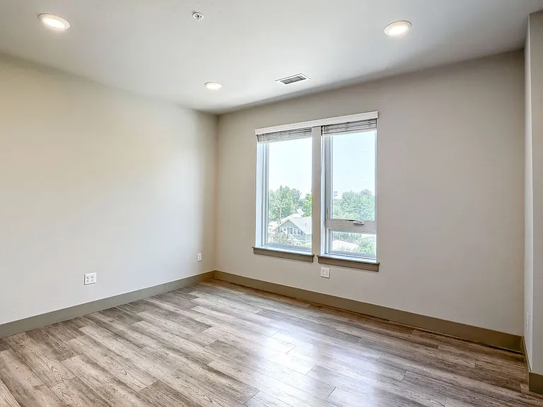 4923 King St — Photo 107