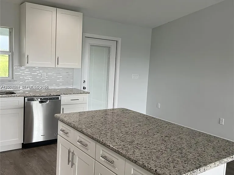 634 Royce Rd — Photo 6