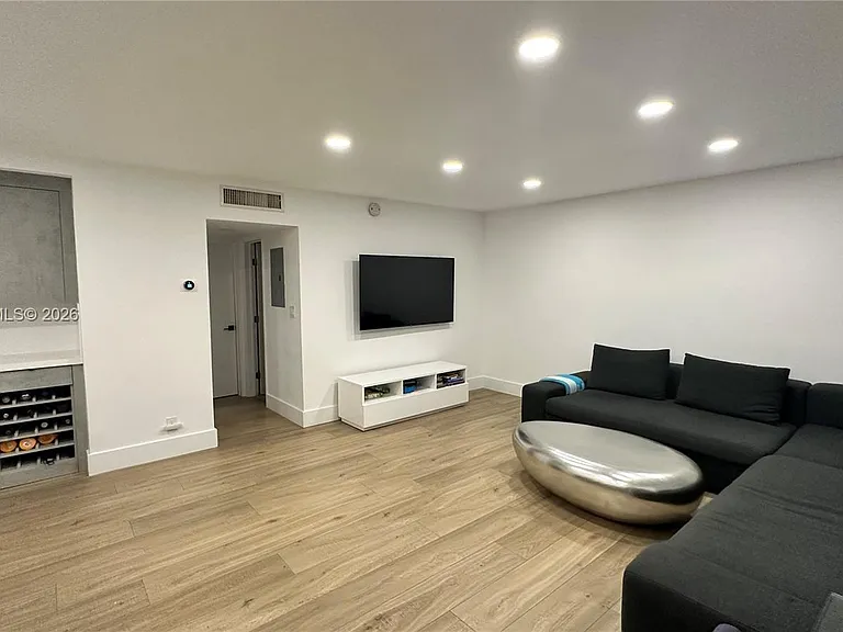 1451 N 12th Ct #11B — Photo 4