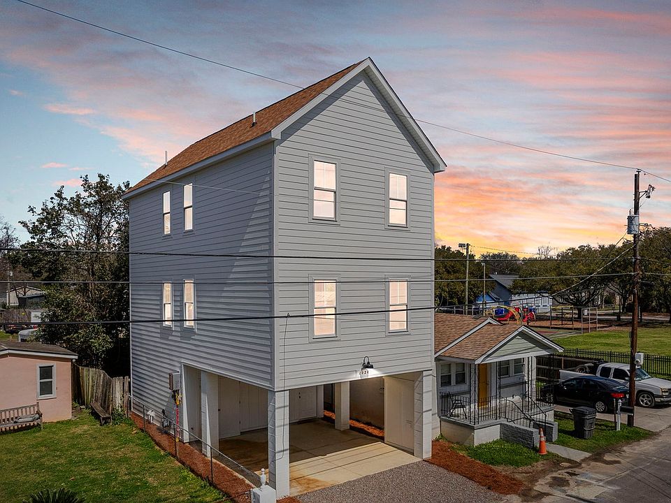 1st image of 2028 Arbutus Ave