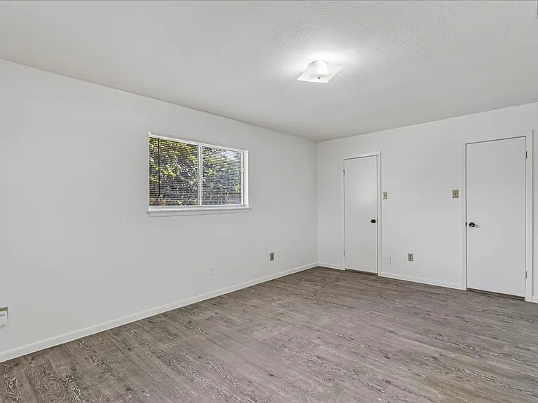 1622 La Joya St — Photo 26