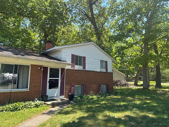 4th image of 16 Oak Grove Rd
