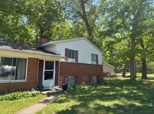 16 Oak Grove Rd, Springfield, MI 49037