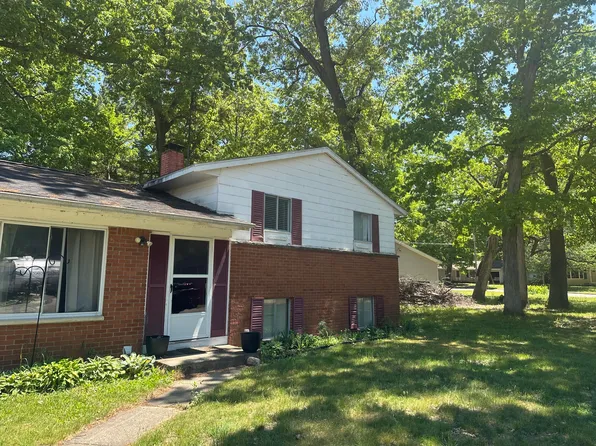 16 Oak Grove Rd, Springfield, MI 49037