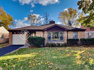 221 N Dryden Pl, Arlington Heights, IL 60004