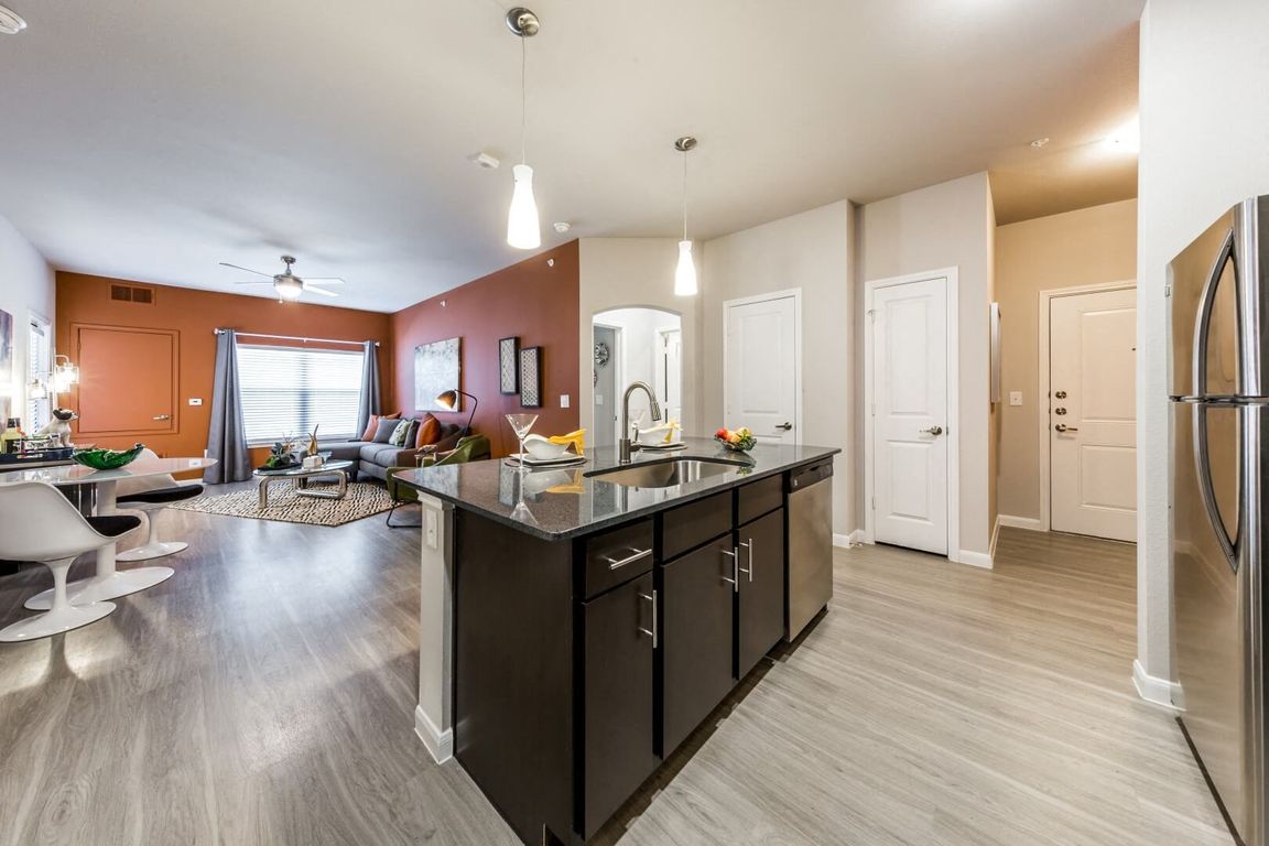 Model 1 - Open Floor Plan with Kitchen Island
