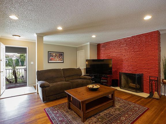 3rd image of 133 N Morada Ave