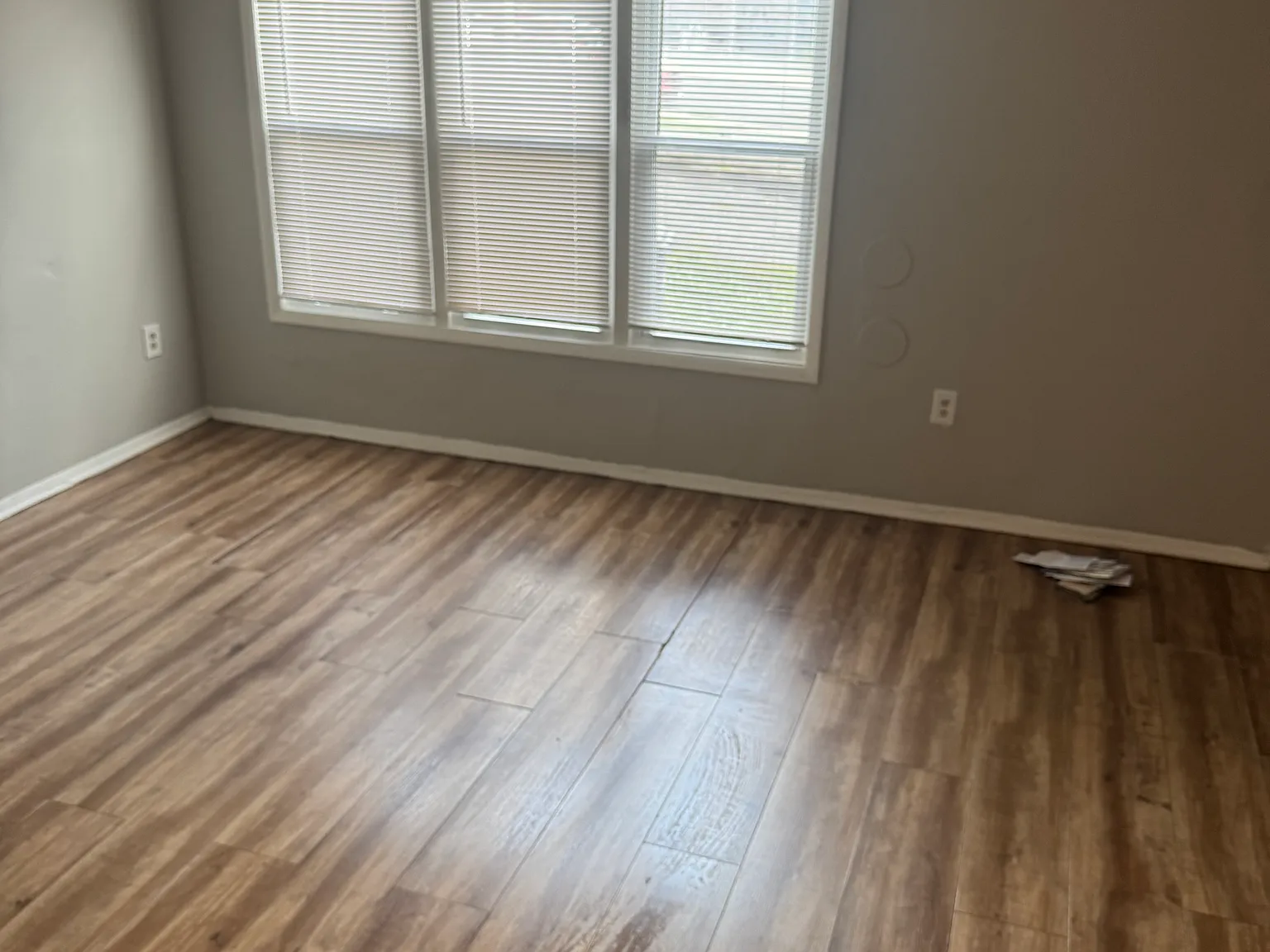 5 bed, 2.5 bath, 1690 sqft, $6,300 — Photo 4