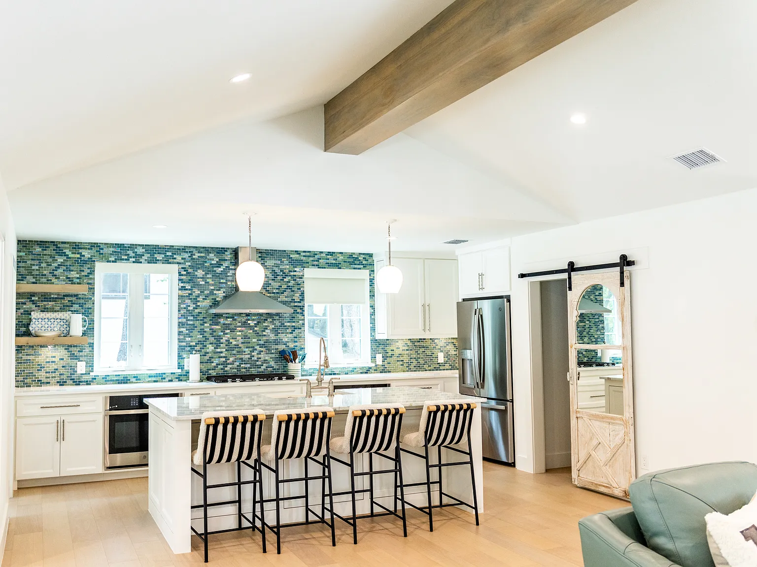 4 bed, 3200 sqft, $10,000 — Photo 4