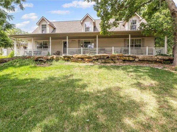 612 17th St, Osawatomie, KS 66064