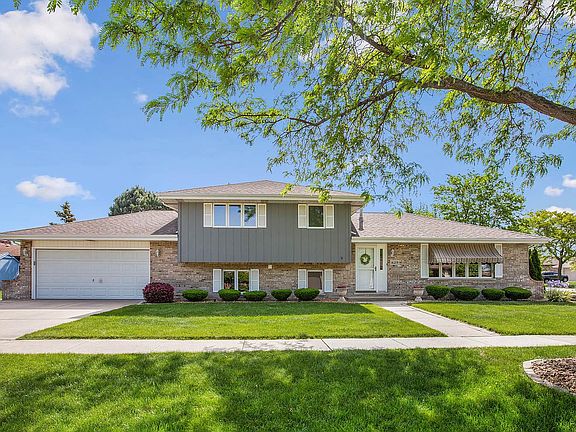 3rd image of 16219 Pine Dr