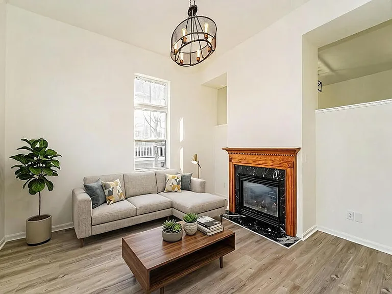 821 Nela View Rd — Photo 4