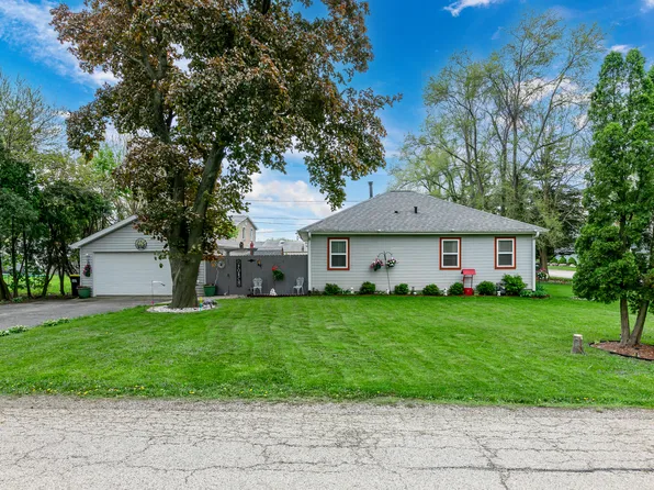 312 Tia Juana Dr, Lakemoor, IL 60051