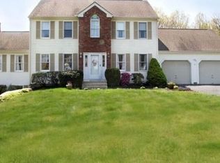 40 Wildflower Dr, Sutton, MA 01590