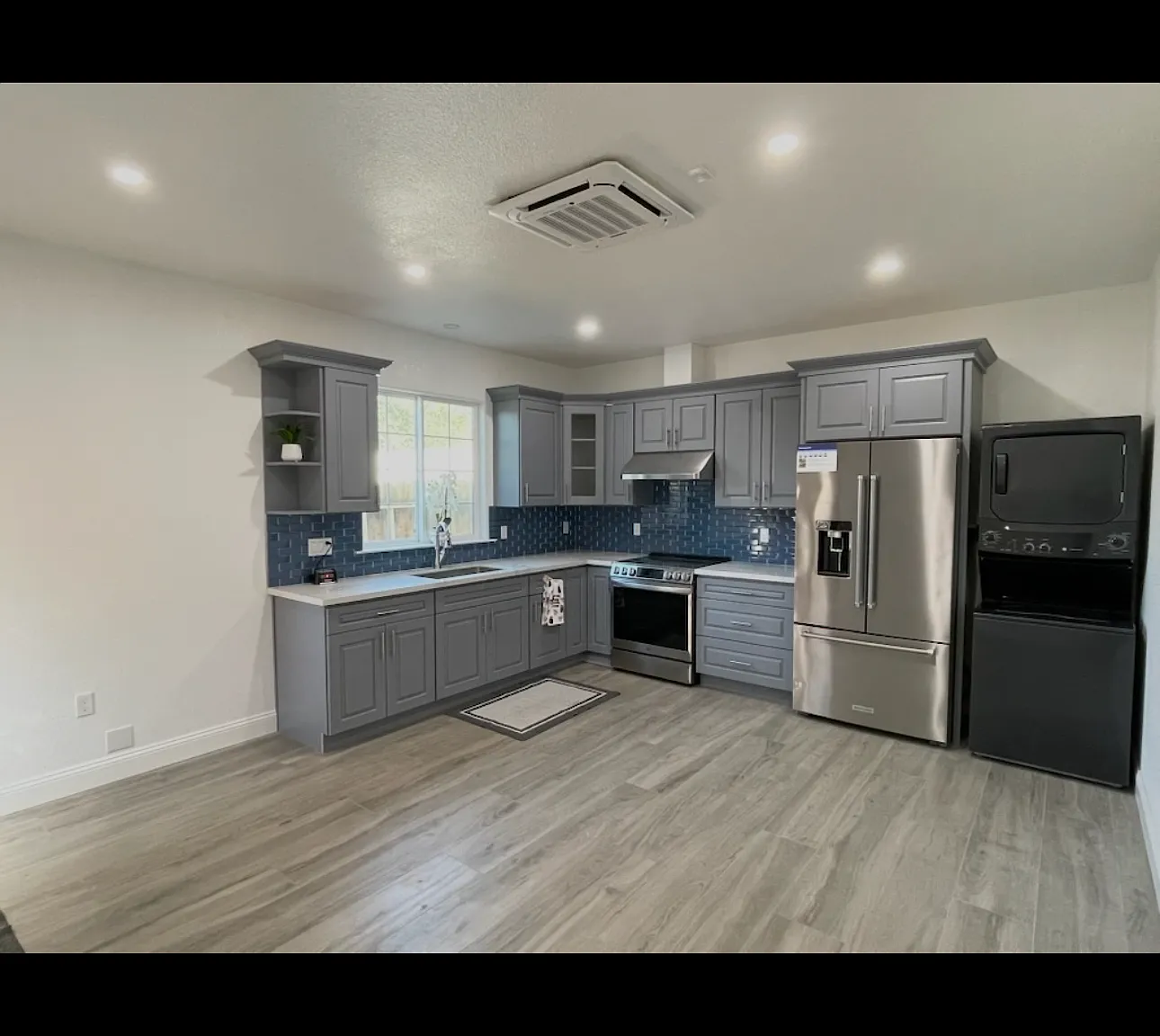 2 bed, $3,200 — Photo 2
