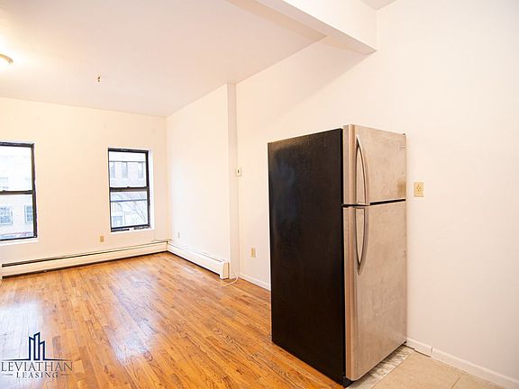 4th image of 10 Claver Pl #2A1