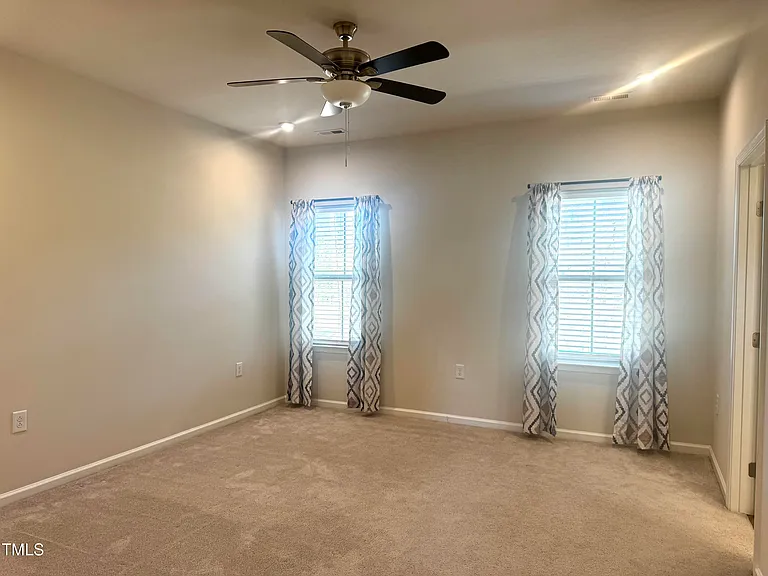 946 Channing Park Cir — Photo 27
