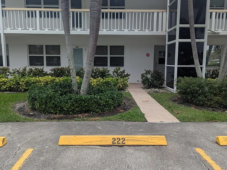 222 Somerset Dr #L — Photo 8