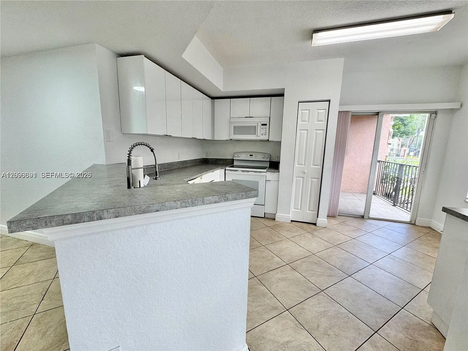 Belmont At North Lauderda — Photo 2