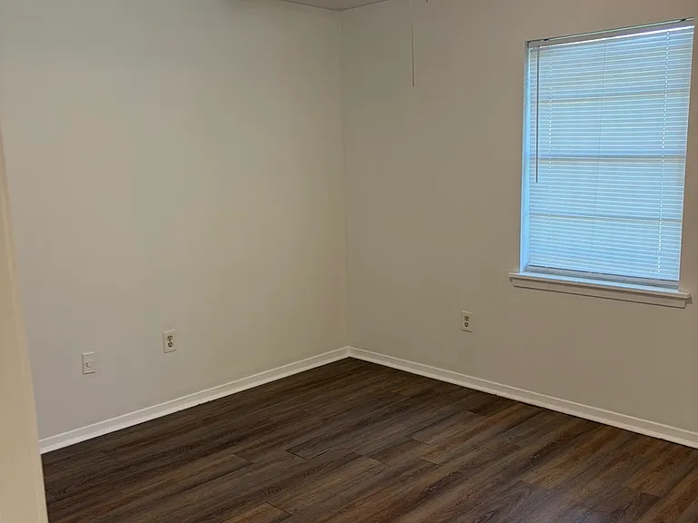 1611 Oak Brook Dr — Photo 10