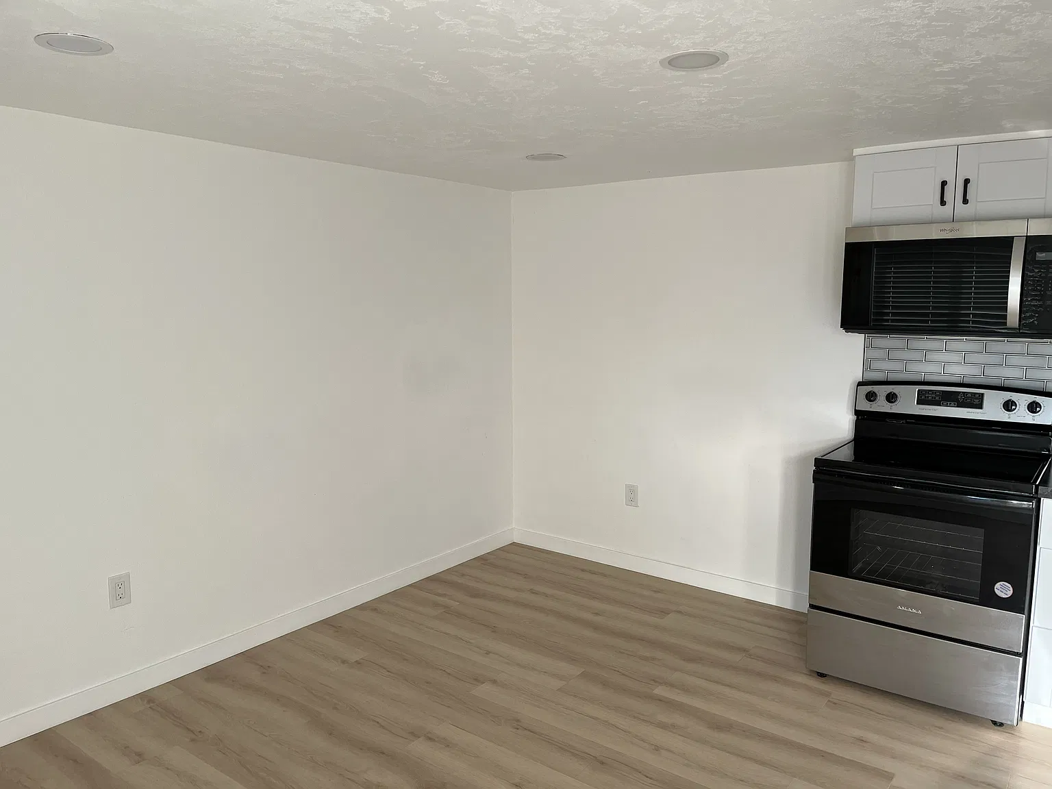 2 bed, 900 sqft, $1,400 — Photo 2