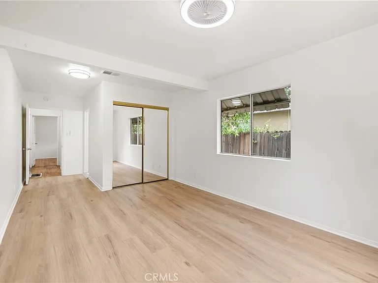 18418 Sylvan St — Photo 12