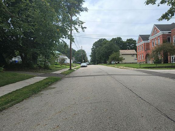 5th image of 791 Prospect St
