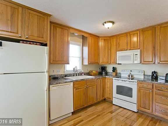 3rd image of 116 Golden Pond Cir