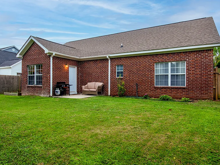 Fenced in Back Yard. 
Dog friendly Home!