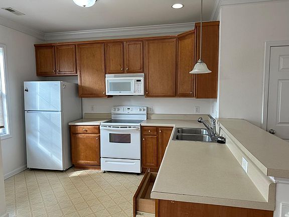 5th image of 2717 Andover Glen Rd