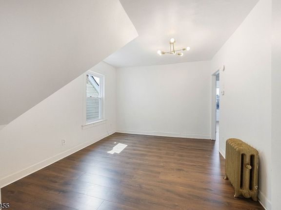 5th image of 209 N 11th St #3