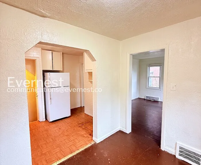 18659 Shaftsbury Ave — Photo 4