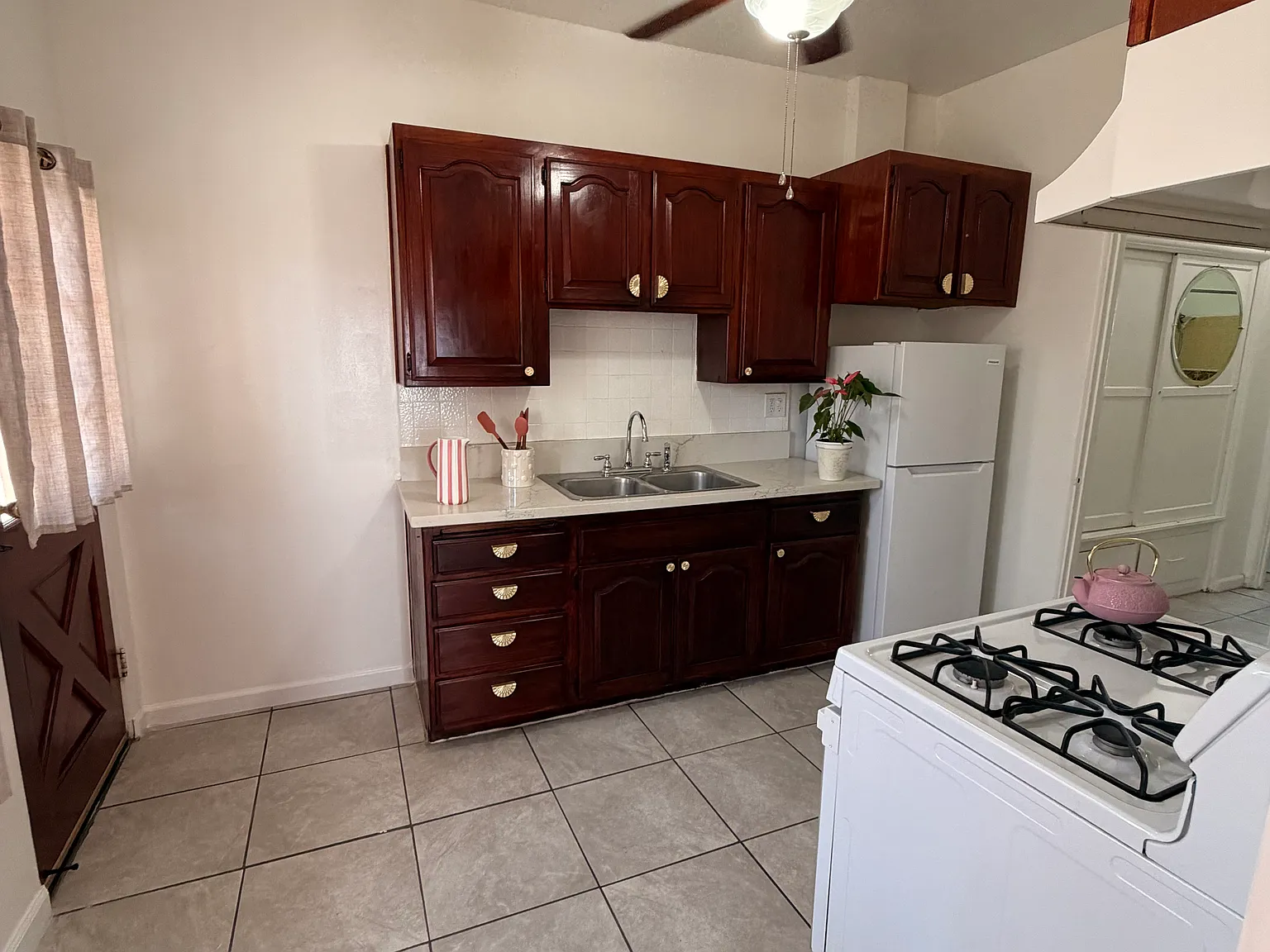 1 bed, 500 sqft, $2,050 — Photo 2