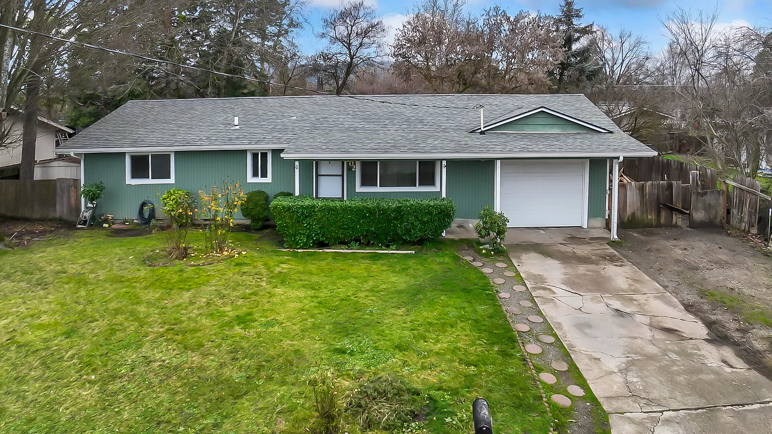 202 Corcoran Ln photo 1
