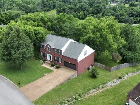149 Grove Ln S, Hendersonville, TN 37075