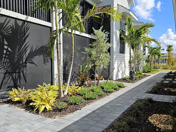4th image of 5427 Double Eagle Cir #2825