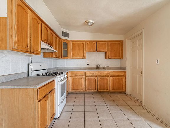 5th image of 254 W 21st St