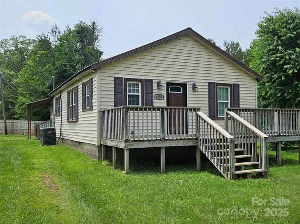 1058 Hunter St, Morganton, NC 28655