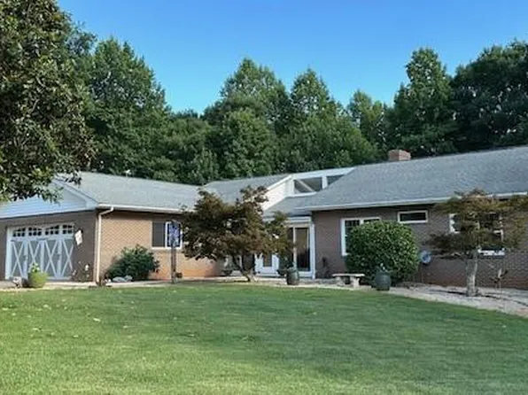 418 Cristi Ln, Dobson, NC 27017