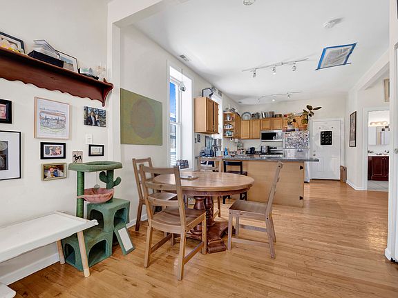 3rd image of 1903 W Dickens Ave APT 3F