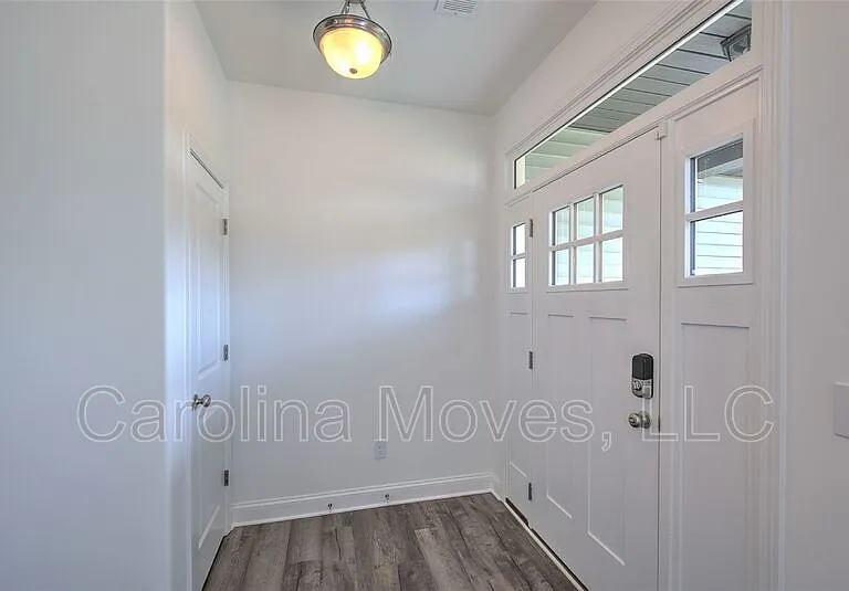108 Landry Ln — Photo 3