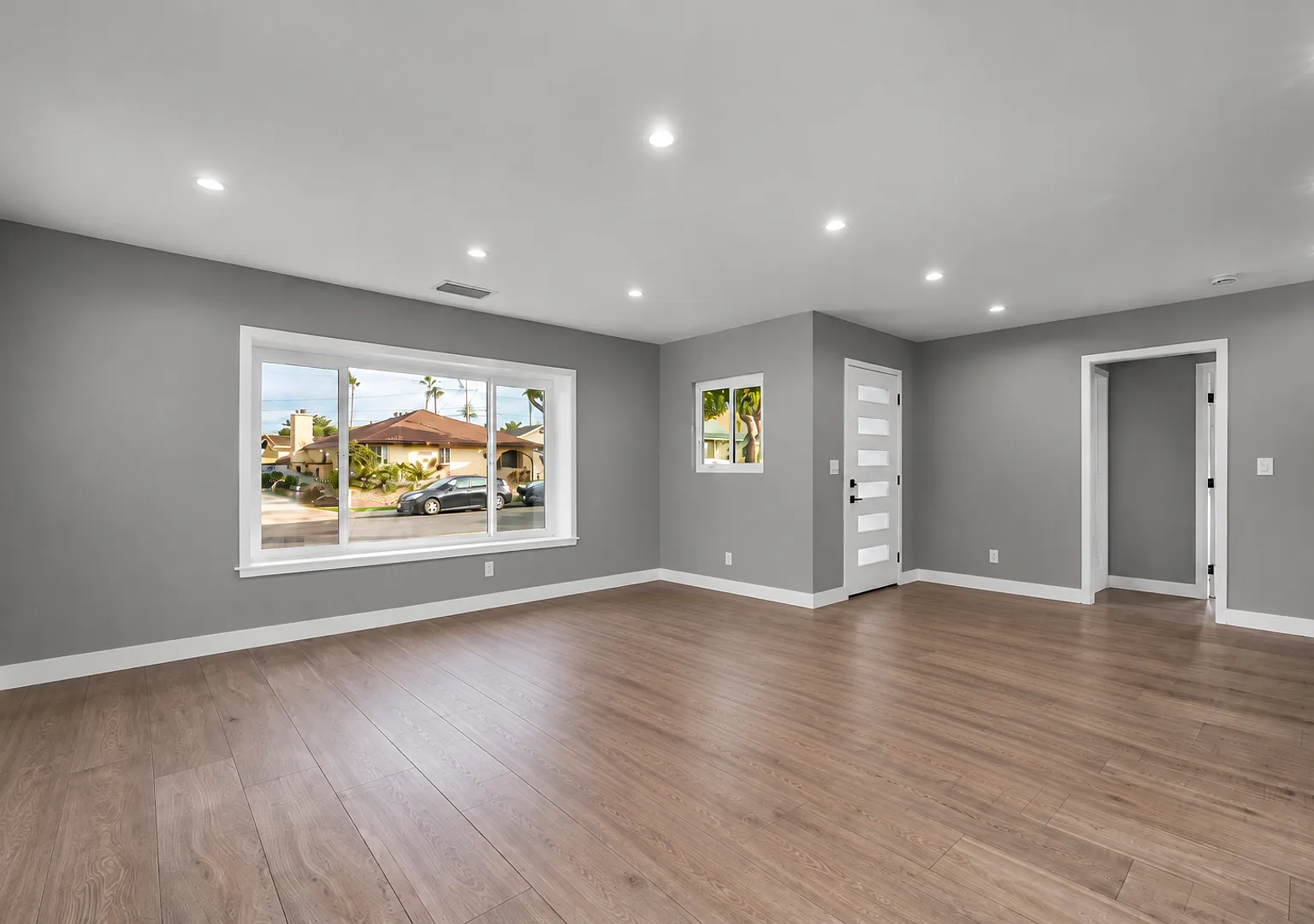 Bright & Beautiful 3-Bedroom Home in Walteria — Photo 4