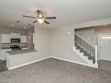3 bed, 2.5 bath, 1550 sqft, $1,900 — Photo 3