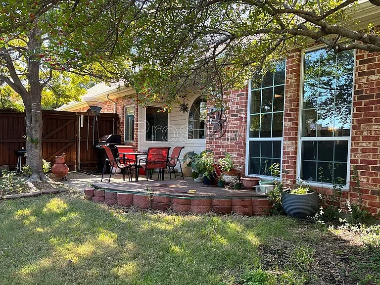 3101 Crickett Dr — Photo 2