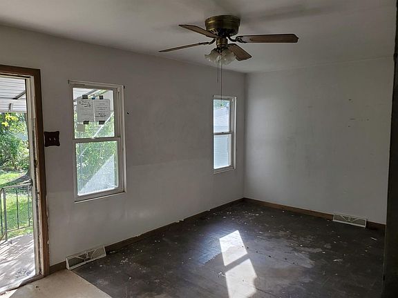3rd image of 304 N Cavender St