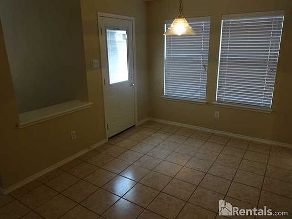 4th image of 522 Robinwood Dr