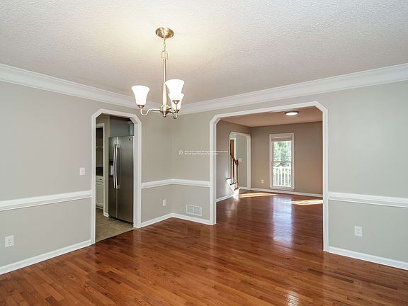 5th image of 208 Savannah Pl