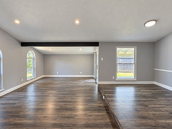 5th image of 8508 Londonderry Ln